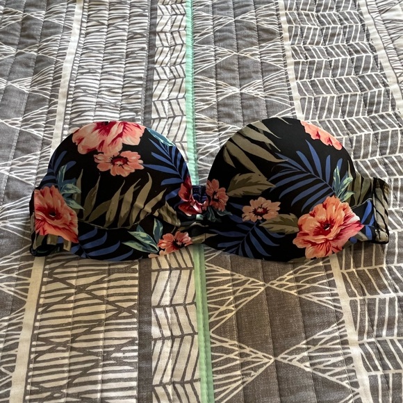 Hollister Strapless Bikini Top - Picture 1 of 3